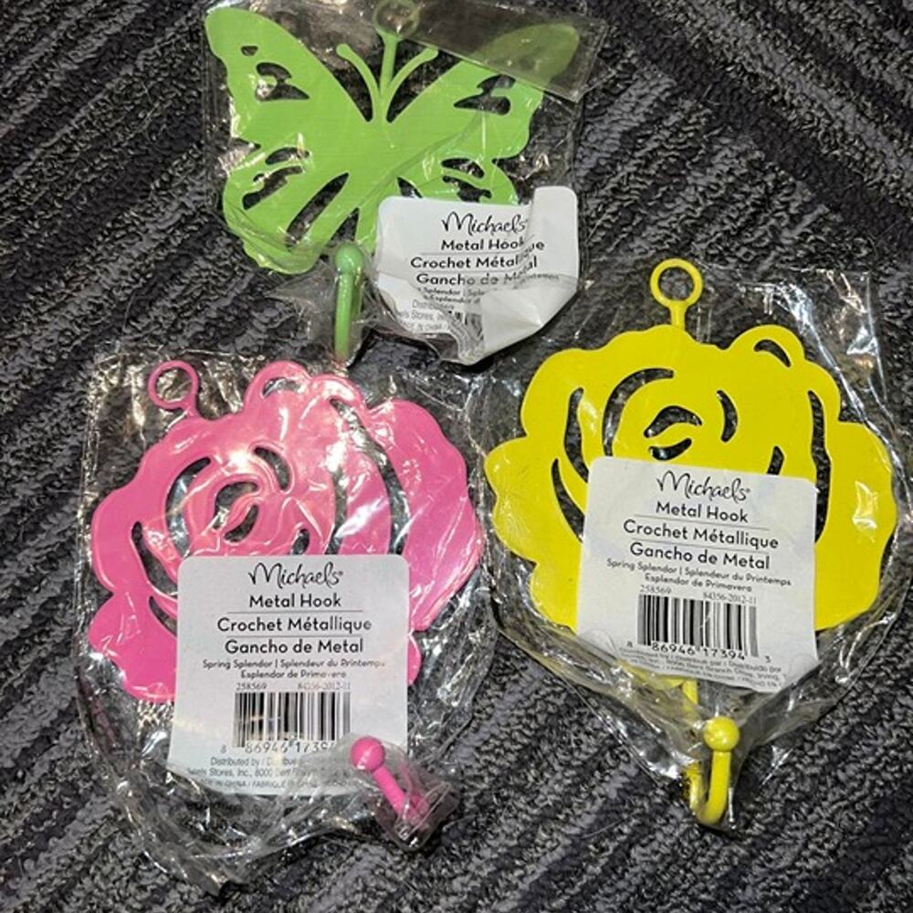 Set of 3 decorative hooks: roses and butterfly pink yellow green